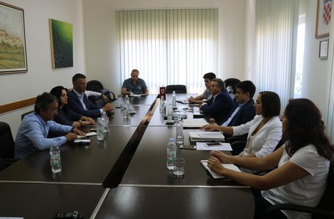 Župan Flego na radnom sastanku s predstavnicima Grada Buja