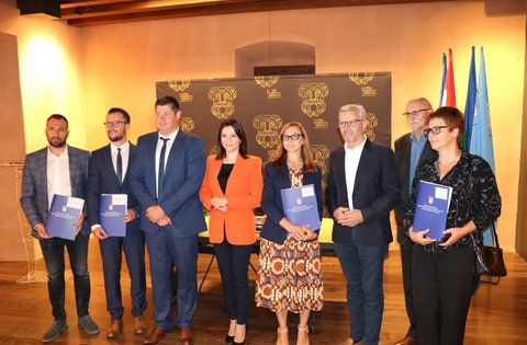 Oltre 2 milioni di euro alla Regione Istriana e ai partner per i progetti del programma "Energia e cambiamenti climatici".