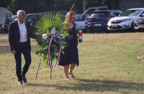 La vicepresidente della Regione Jessica Acquavita ha depositato a Plovania le corone di fiori in occasione della Giornata della lotta antifascista