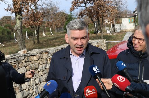 Il Presidente Miletić: Qualsiasi tipo di edilizia abusiva non è ammissibile! Il Premier e il ministro Bačić la possono fermare