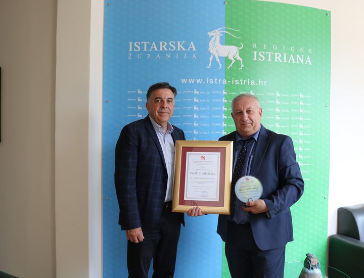 Il vice prefetto Tulio Demetlika ha ricevuto il premiato geodeta, dr.sc. Aldo Sošić