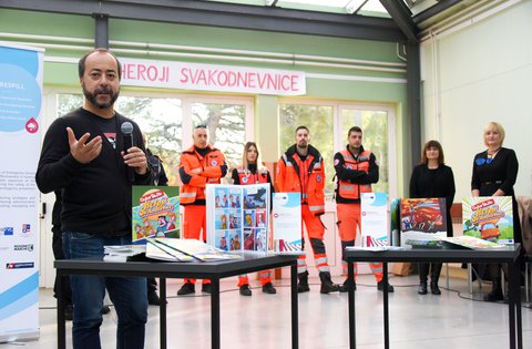 Nell'ambito del progetto UE FIRESPILL si è tenuta nella Scuola elementare Vidikovac la presentazione di  un fumetto e un albo illustrato "Gli eroi del quotidiano"