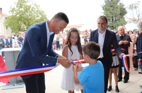 Svečano otvorena nova škola u Žbandaju