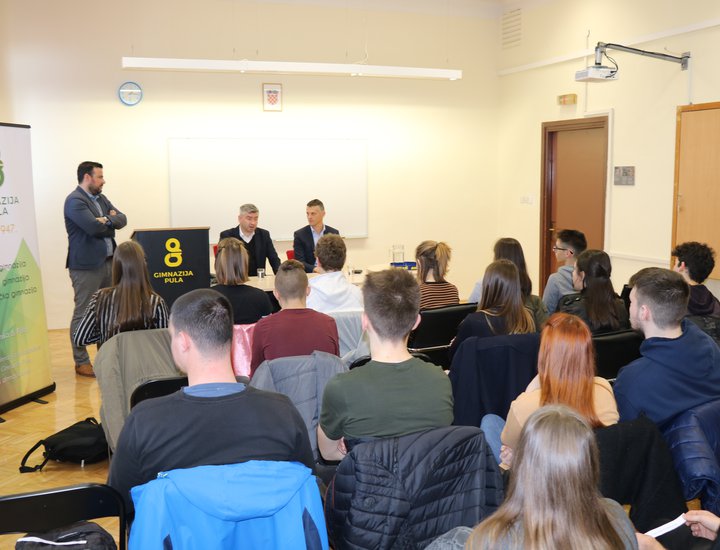 Župan Flego i gradonačelnik Miletić gostovali na satu Učeničkog vijeća Gimnazije Pula